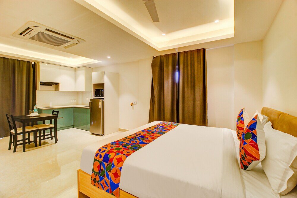 Фото Fabhotel Western Suites