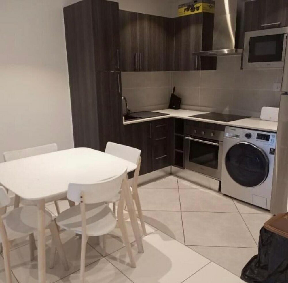 Фото Golden Breeze Suites