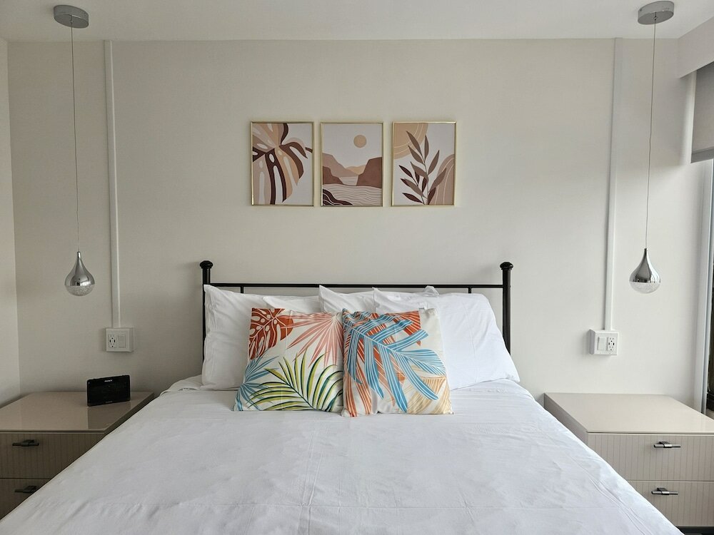 Фото Spacious Condos With Private Balcony at Discovery Bay - Free Wifi, Near Beaches!