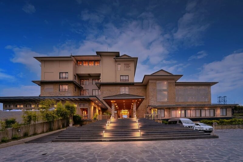 Гостиница Sarangkot Mountain Lodge в Покхаре