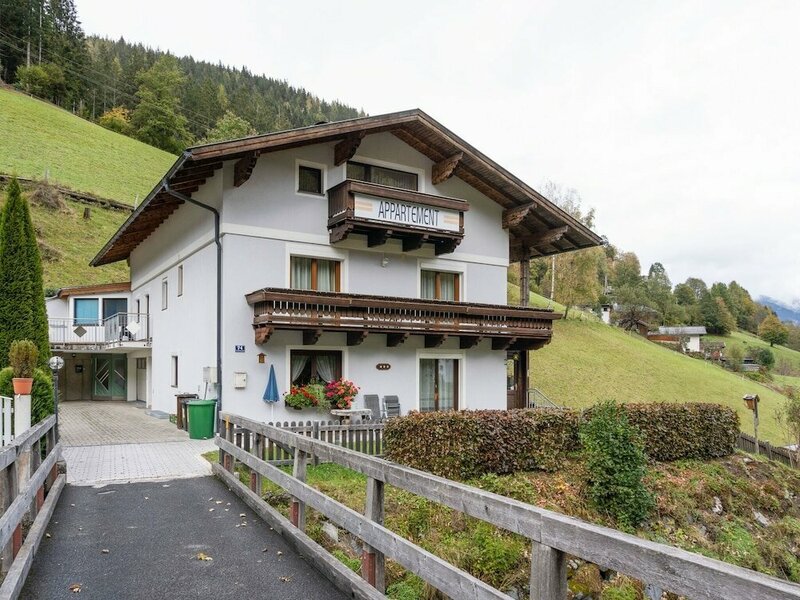 Гостиница Modern Holiday Apartment in Zell am See With Mountain Views Near the ski Area
