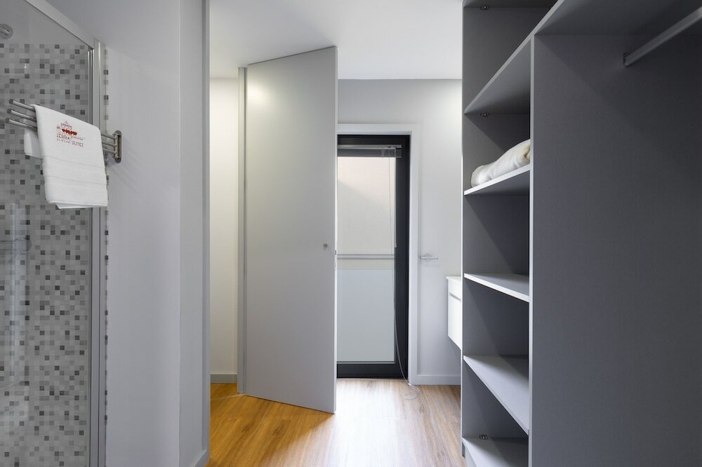 Фото Serra do Pilar Porto Suites