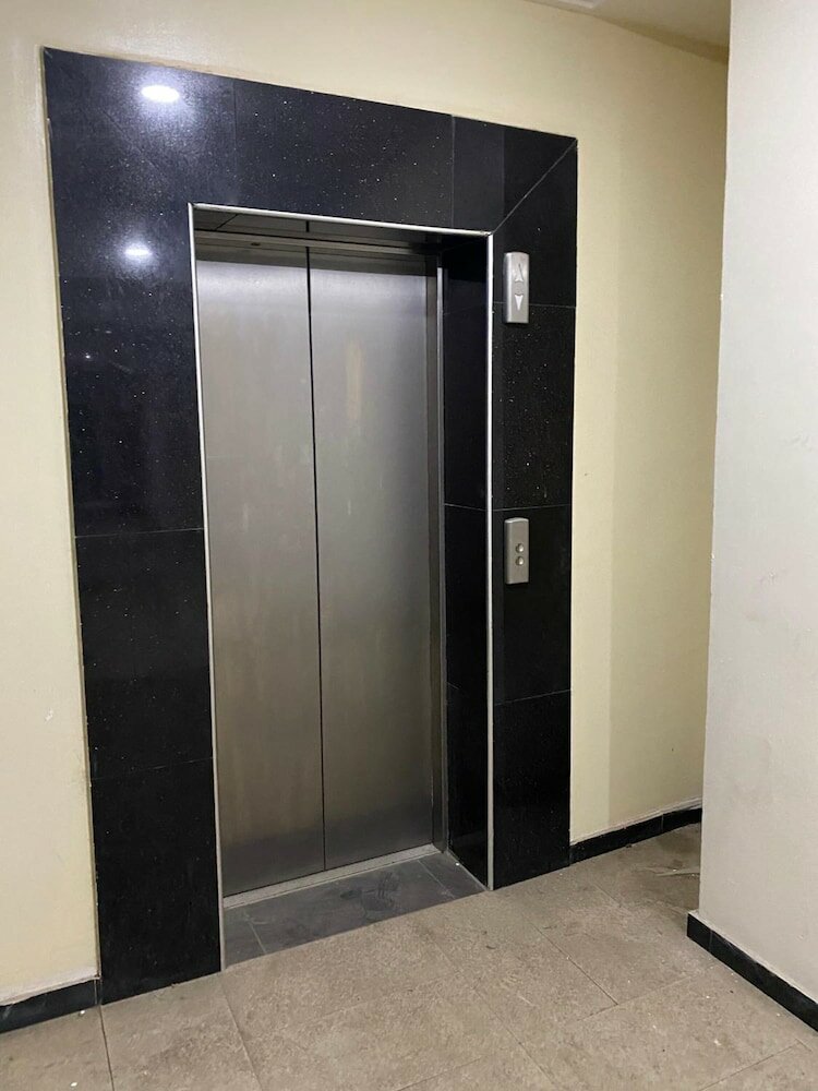 Фото Posh Hotel And Suites