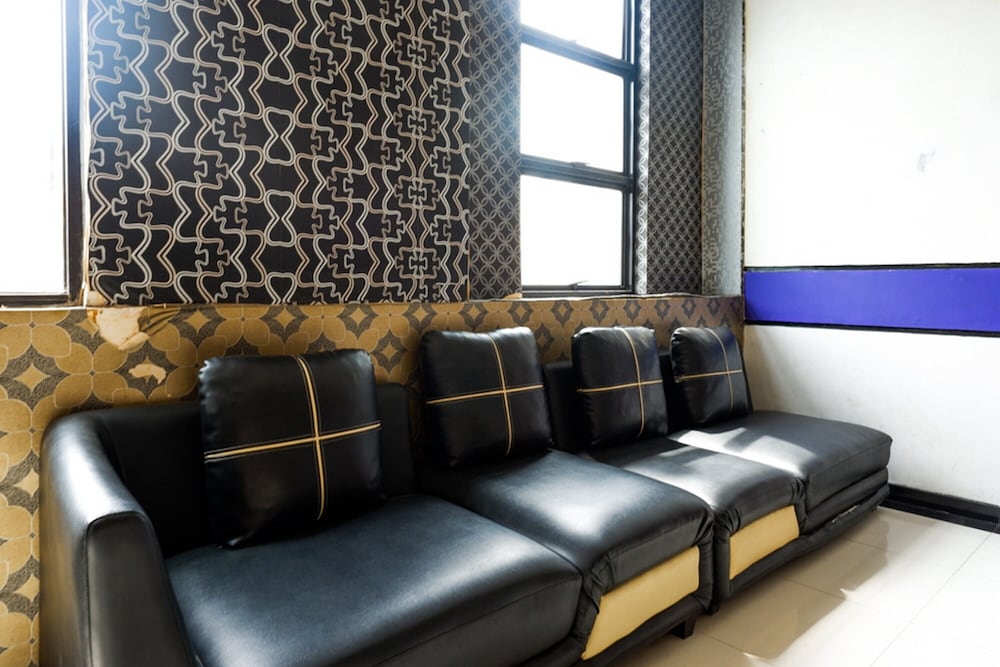 Фото RedDoorz near Monumen Habibi Ainun