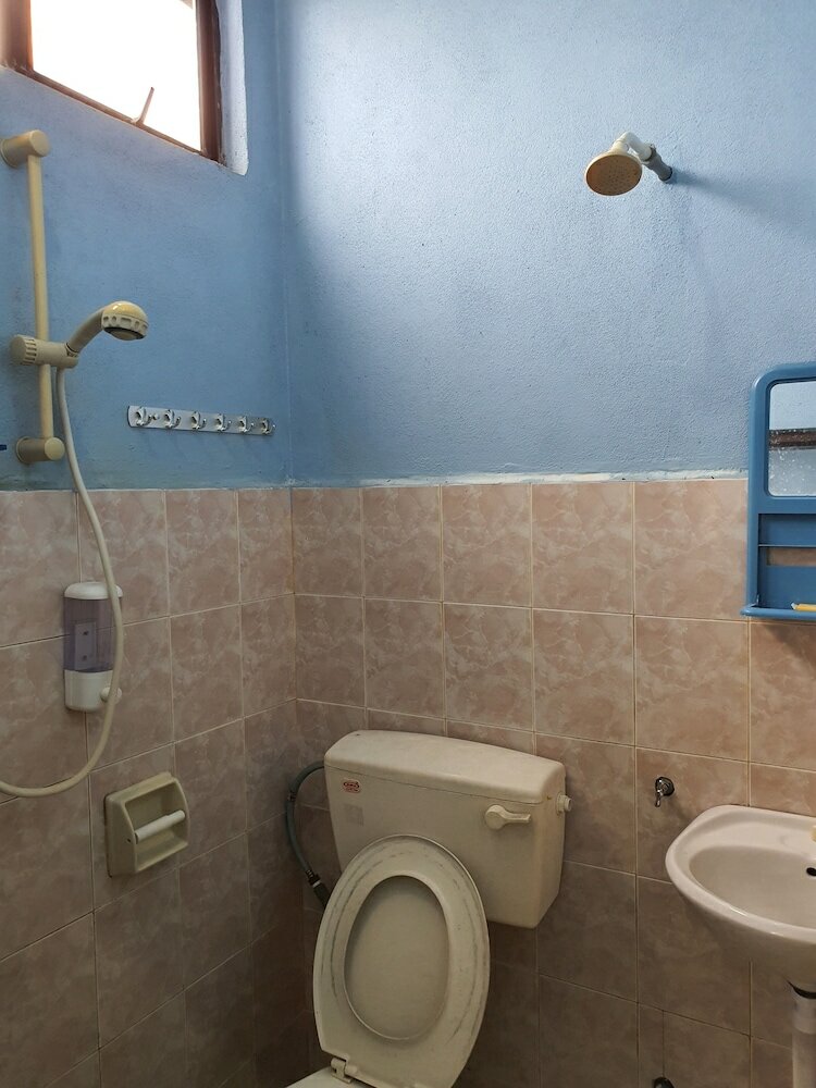 Фото Spot On 89920 Muwaffaq Inn