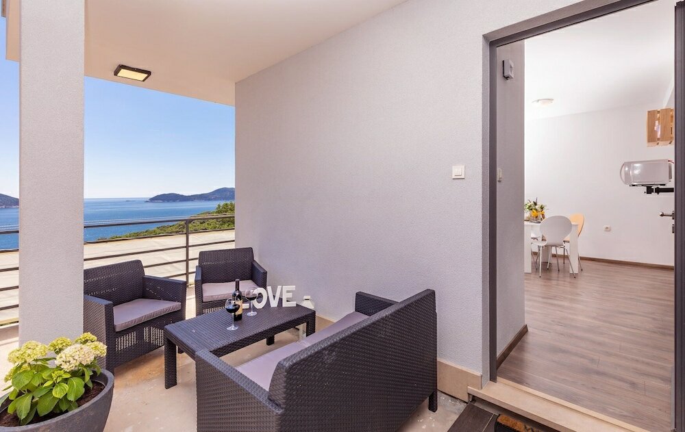 Фото Apartmani D & J