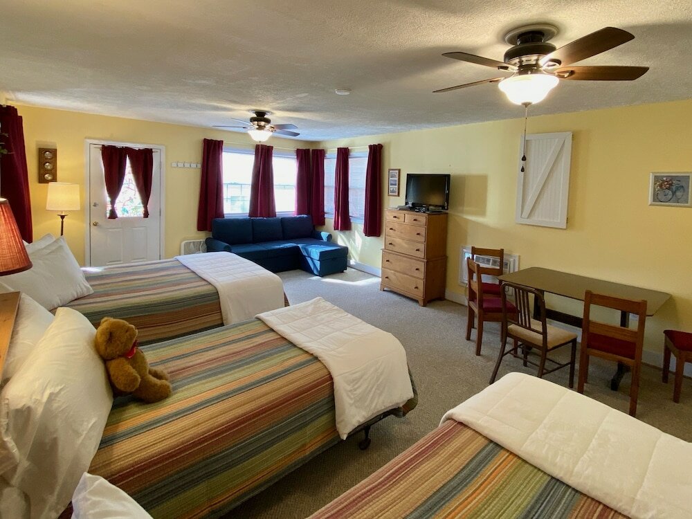 Фото The Dancing Bear Inn