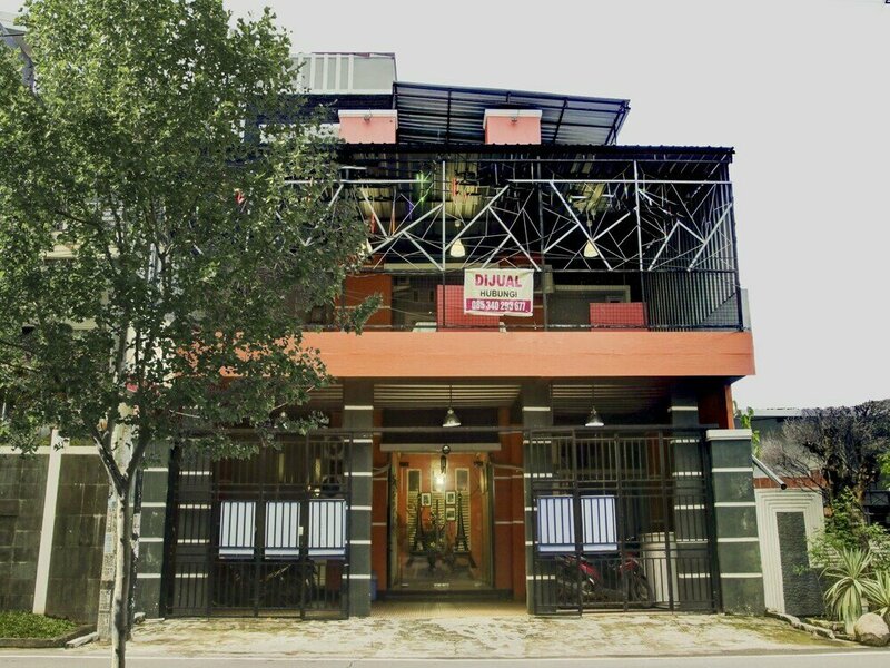 Гостиница Oyo 2375 Faris Homestay в Макасаре