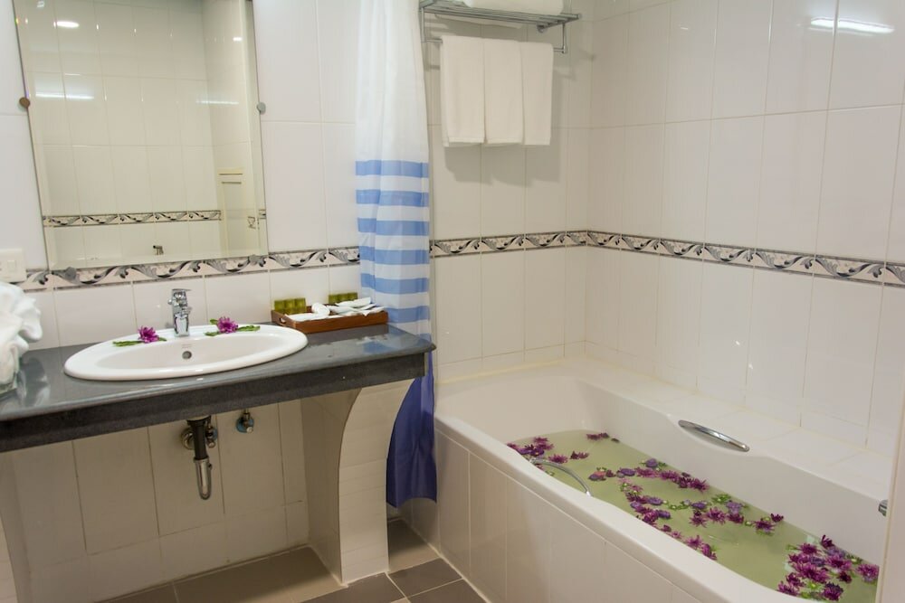 Фото Lin Unity Win Hotel