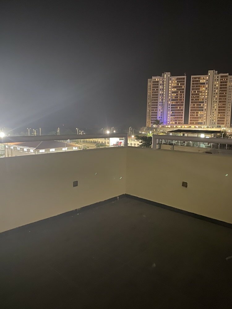 Фото Posh Hotel And Suites