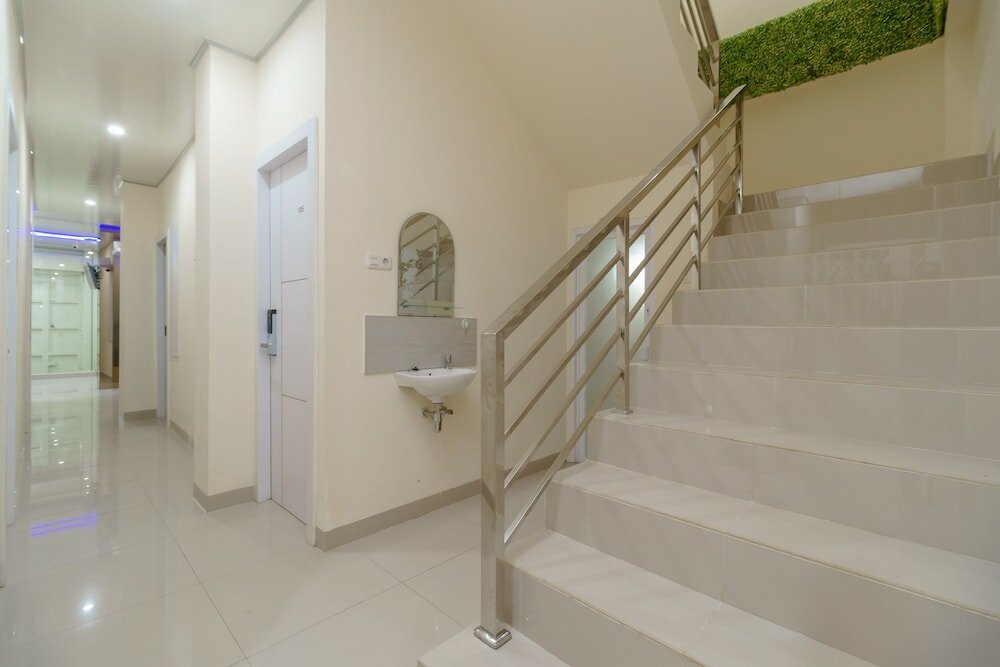 Фото RedDoorz Plus near Rs Rk Charitas 2 Palembang