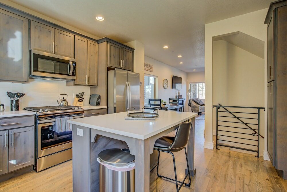 Фото Downtown Skyline Rooftop Patio Modern Townhome