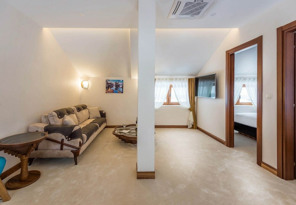 Фото Апарт-Отель Waikiki Tivat