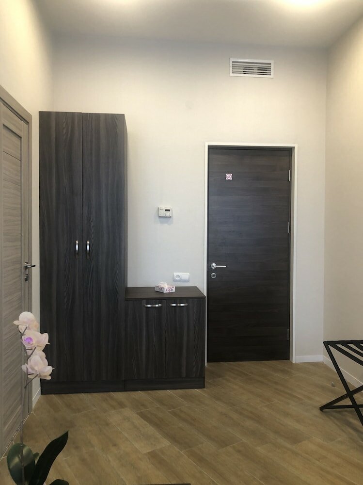 Фото 4Guest Hotel