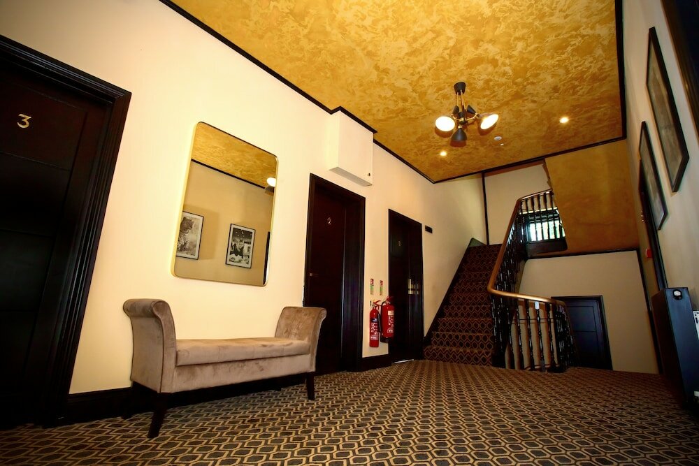 Фото The Hadley Hotel