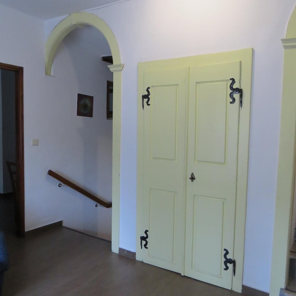 Фото Rooms Garden - Hostel