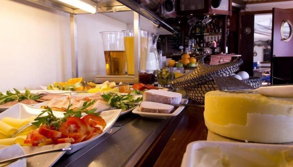 Фото Treetop SPA Hangout & Hotel