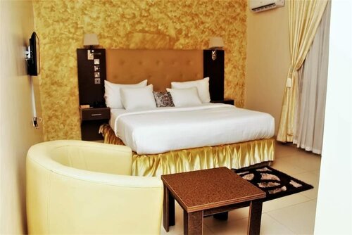 Гостиница C'ron Hotels and Suites в Порт-Харкорте