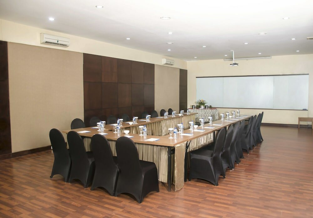 Фото Whiz Residence Darmo Harapan Surabaya