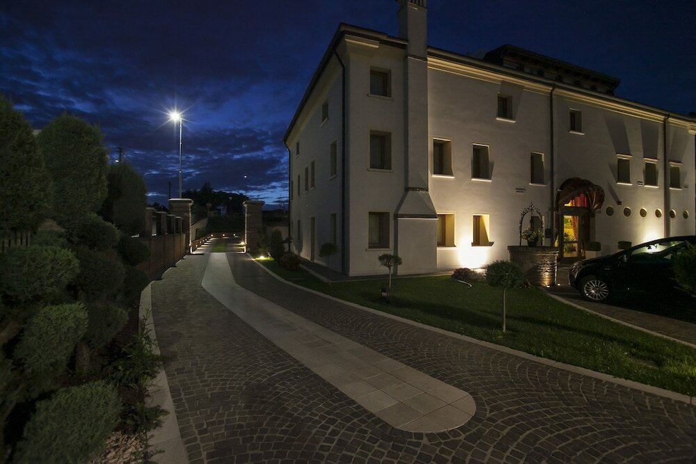 Фото Albergo Antica Corte Marchesini