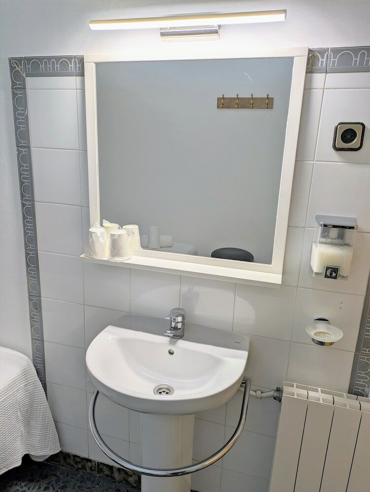 Фото Hostal Alogar