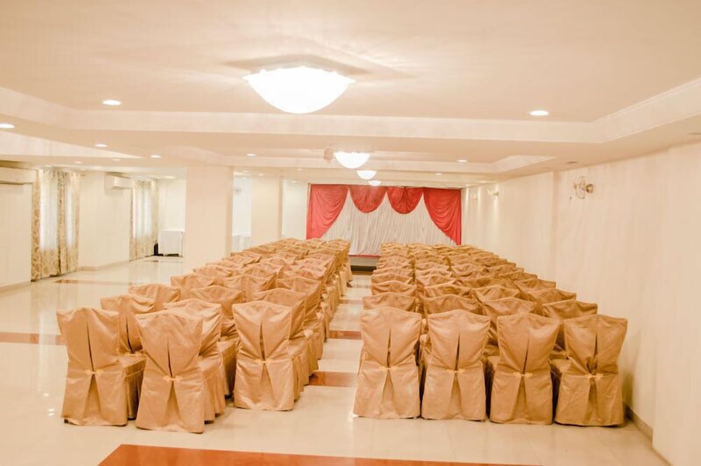 Фото Fabhotel Ambience Executive