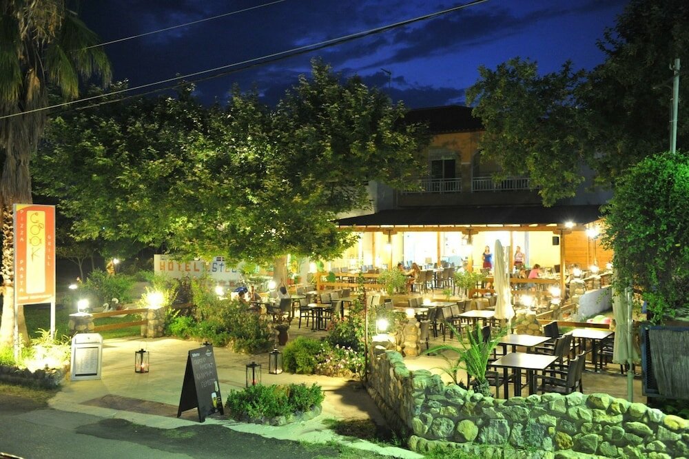 Фото отеля 2