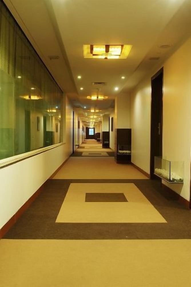 Фото Fabhotel Ambience Executive