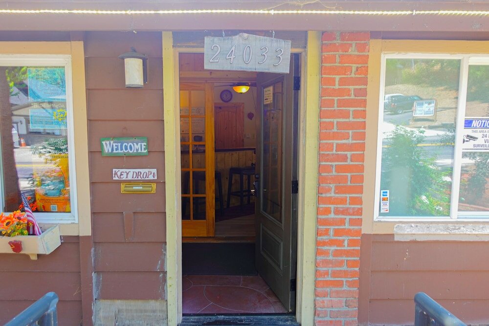 Фото Sleepy Hollow Cabins and Hotel