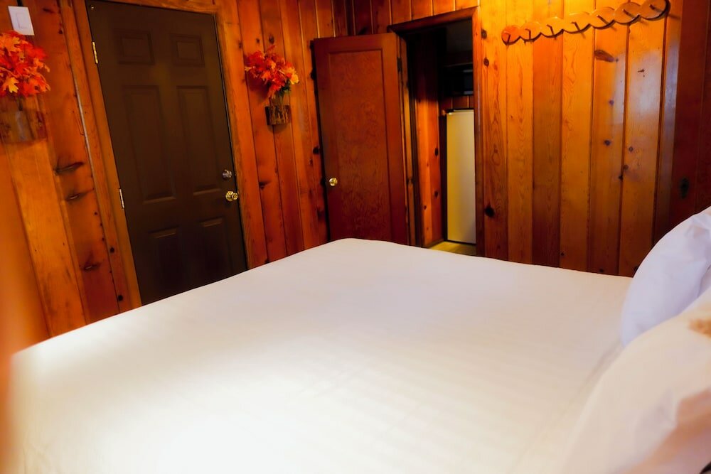 Фото Sleepy Hollow Cabins and Hotel