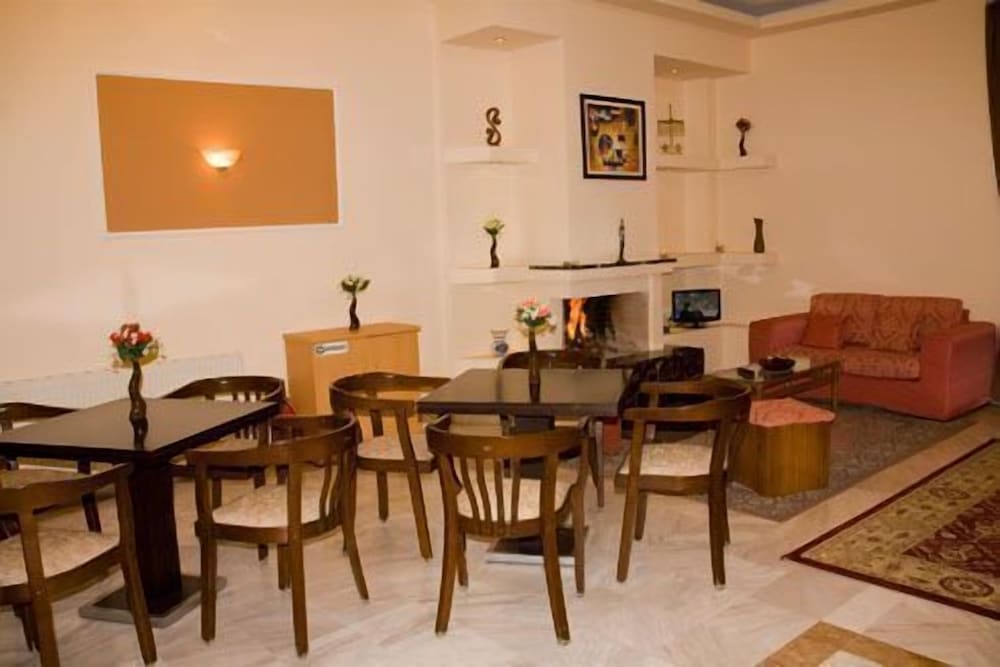 Фото Alexiou Hotel