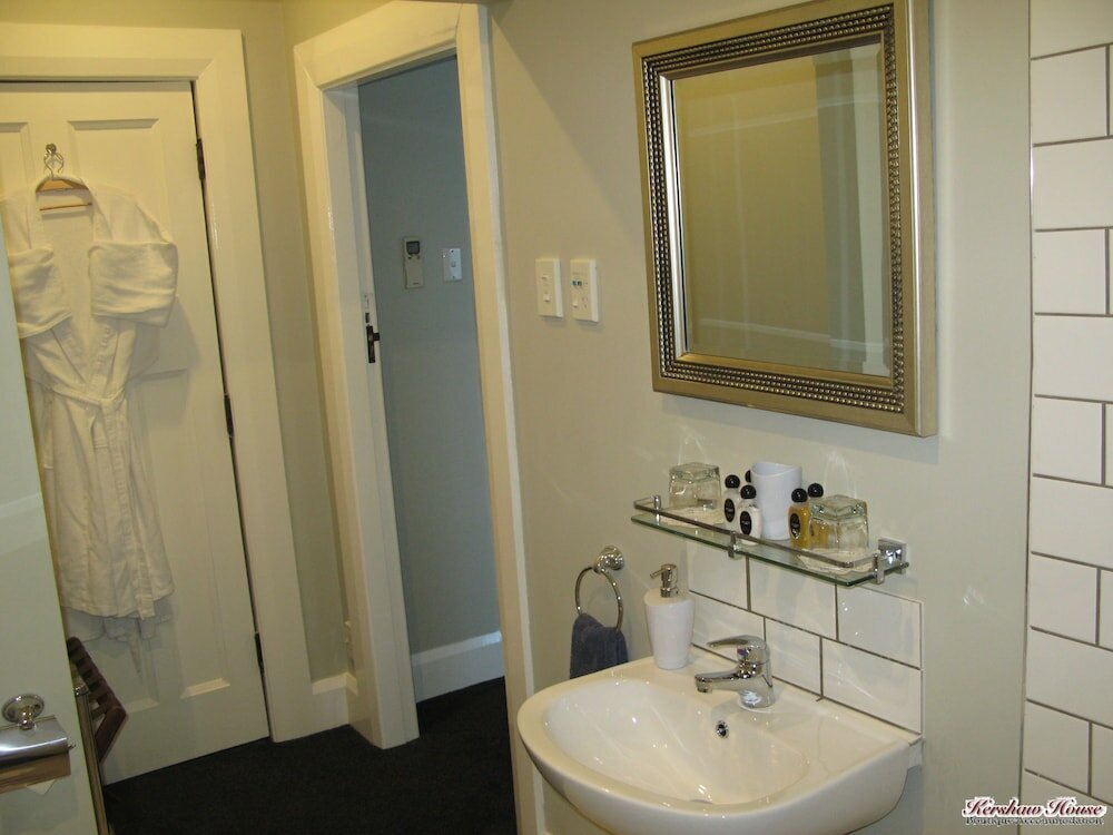 Фото Kershaw House Boutique Accommodation