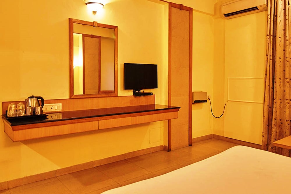 Фото Hotel Roopa