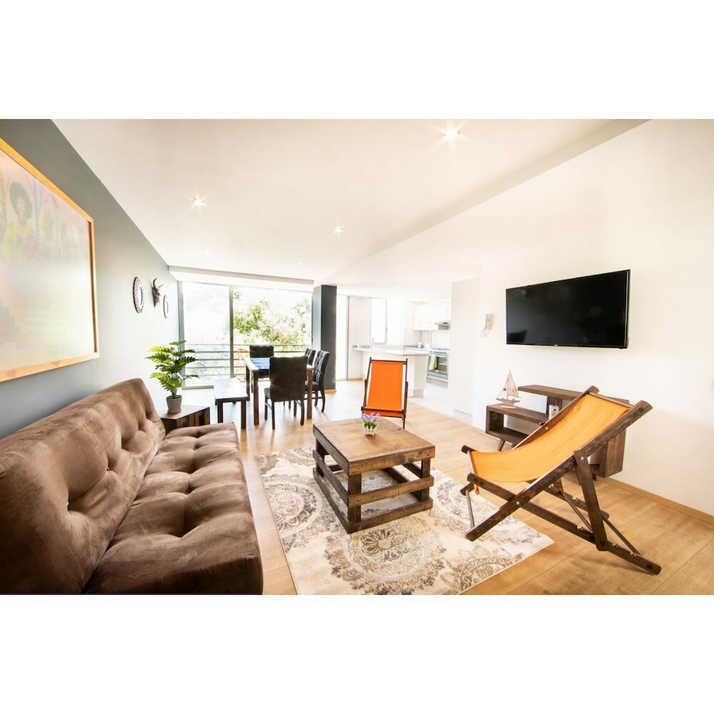 Фото Bright Stylish Park Front Near Polanco