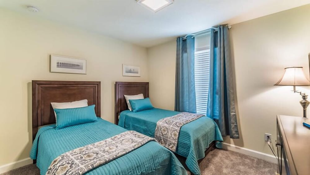 Фото 4706 Sleepy Hollow Drive