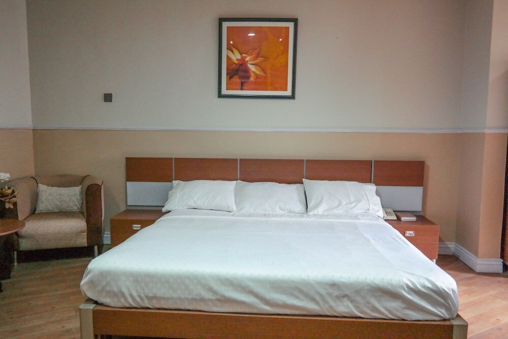 Фото Quiet Pools Inn and Residence