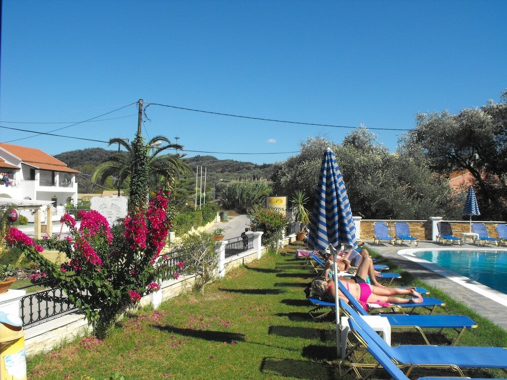 Фото Perros Hotel