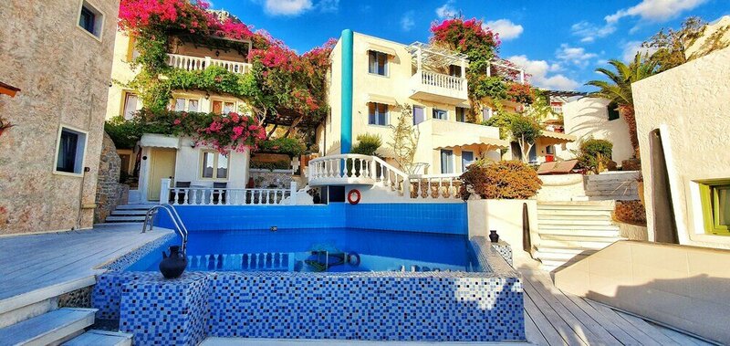 Гостиница Entire Private Suite Sea Full View With Balcony, Shared Pool and Air Conditionin