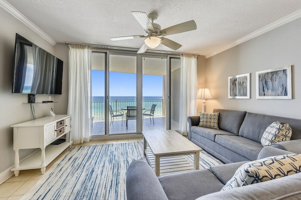 Фото Emerald Beach by Book That Condo