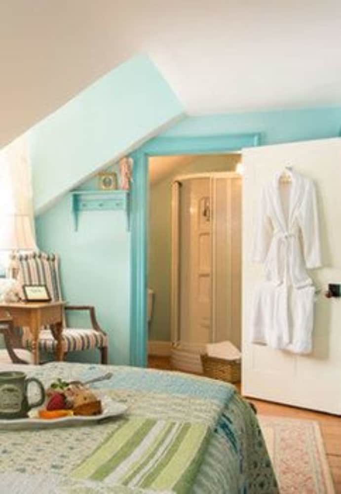 Фото Caldwell House Bed & Breakfast