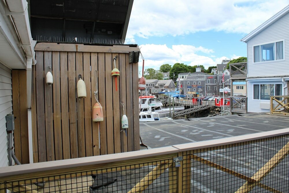Фото Fishermans Wharf Inn