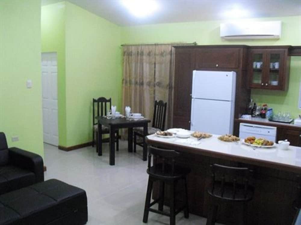Фото Piarco Village Suites