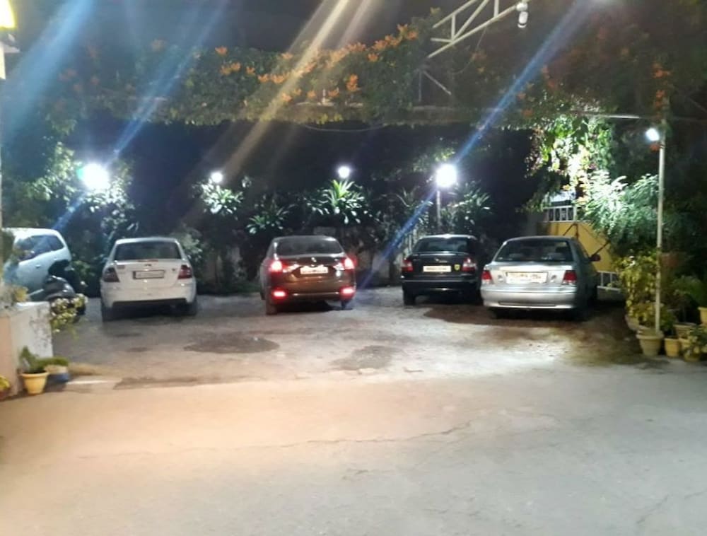 Фото Hotel Pathik