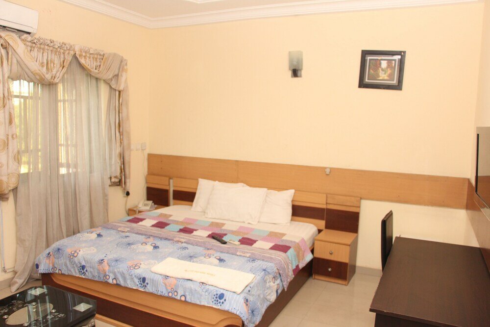 Фото Hilltop Paradise Hotel