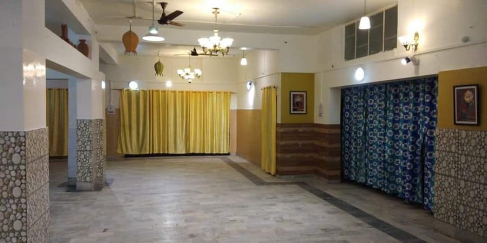 Фото Hotel Pathik