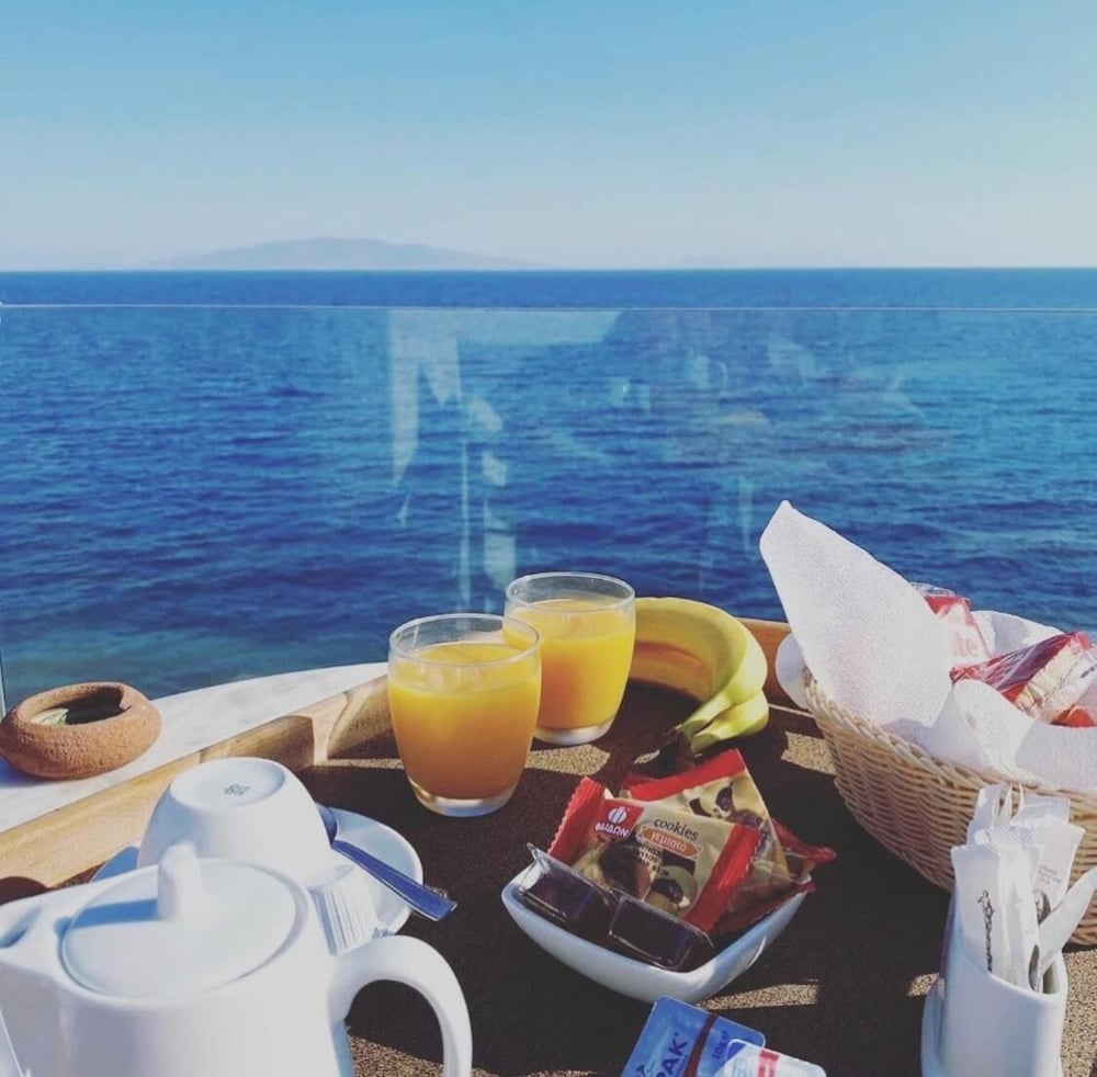 Фото Vrachia Studios & Apartments