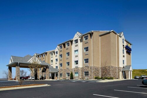 Гостиница Microtel Inn & Suites St Clairsville