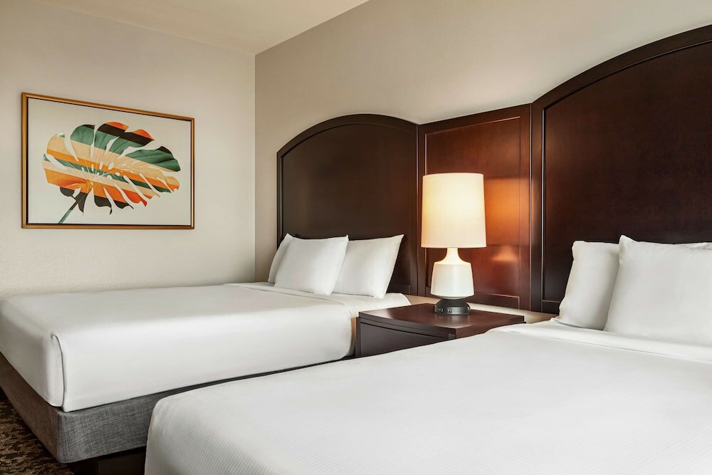 Фото Embassy Suites by Hilton Orlando Lake Buena Vista South