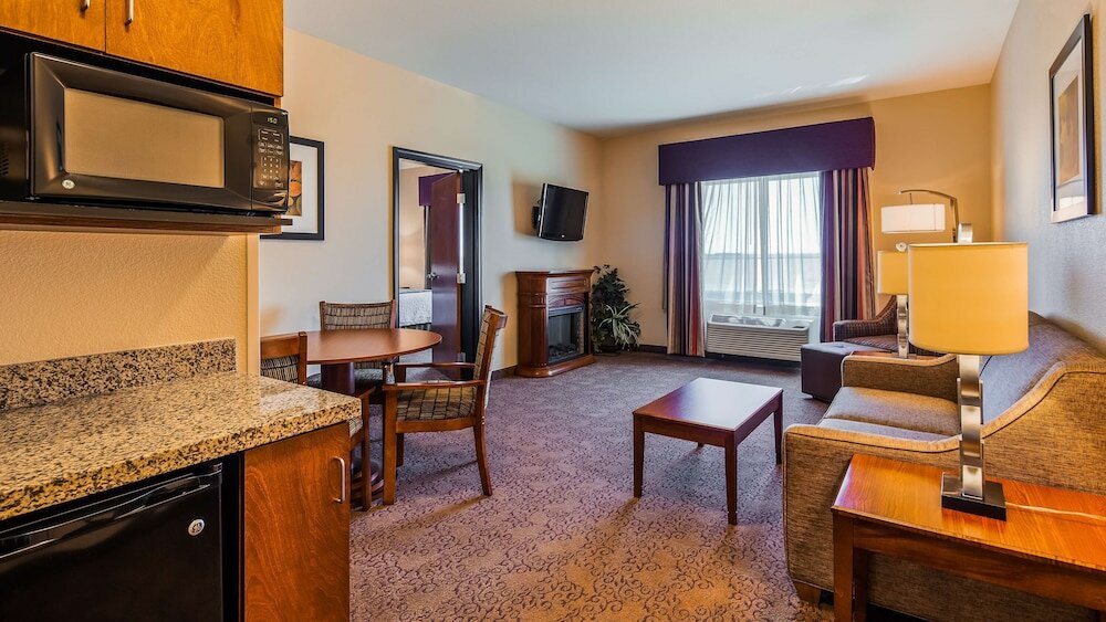 Фото Best Western Plus Carousel Inn & Suites