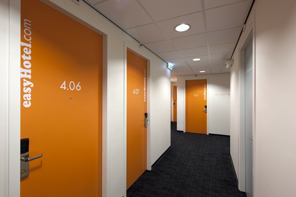 Фото EasyHotel Amsterdam City Centre South